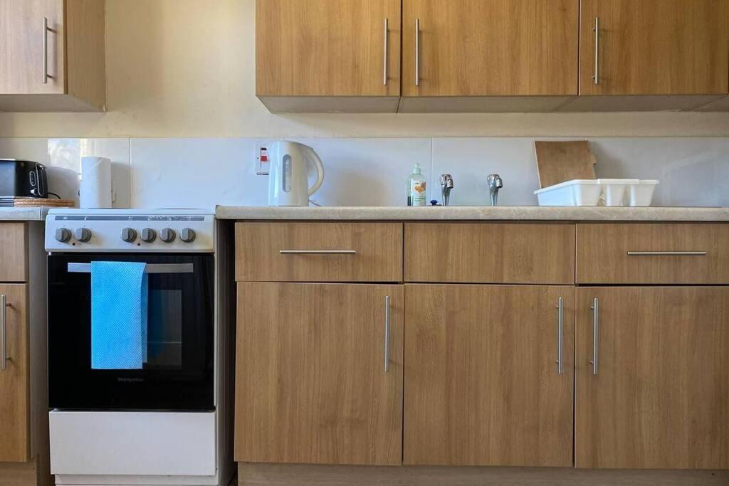Apartamento Conveniently Situated 1Bed Apt In Stretford Mánchester Exterior foto