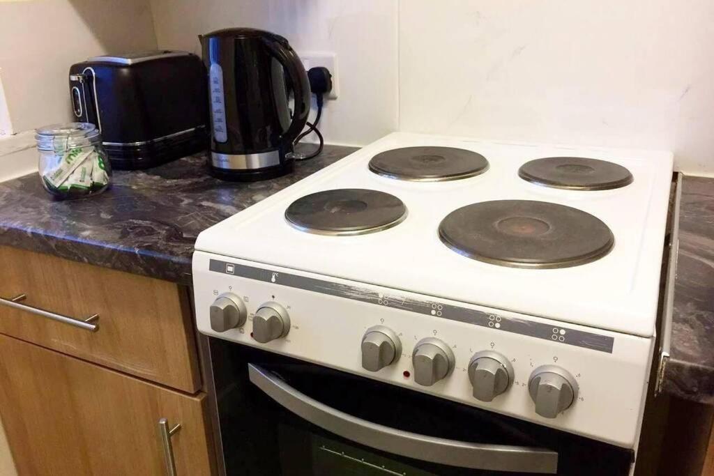 Apartamento Conveniently Situated 1Bed Apt In Stretford Mánchester Exterior foto
