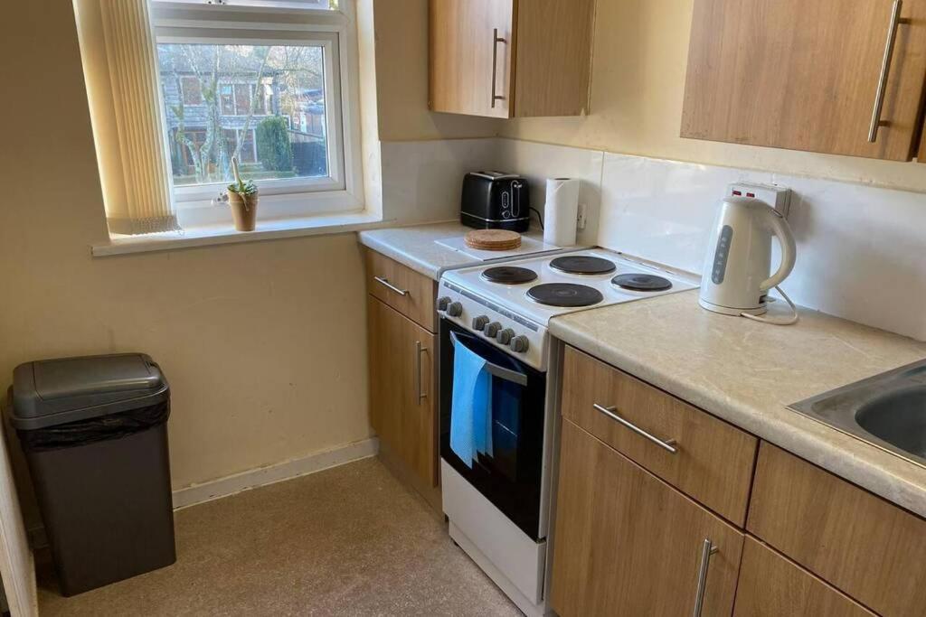 Apartamento Conveniently Situated 1Bed Apt In Stretford Mánchester Exterior foto