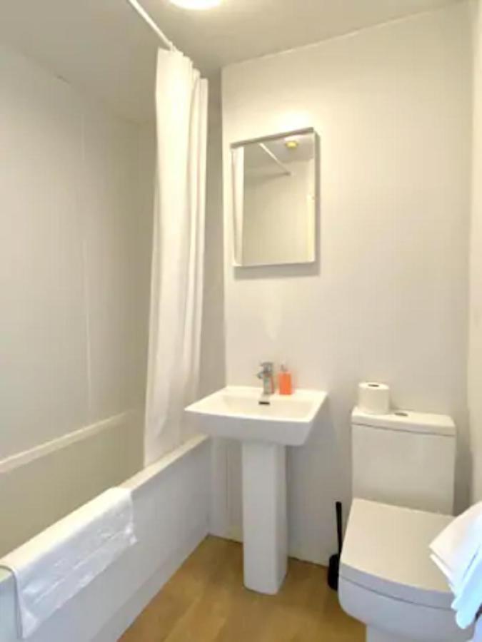 Apartamento Conveniently Situated 1Bed Apt In Stretford Mánchester Exterior foto